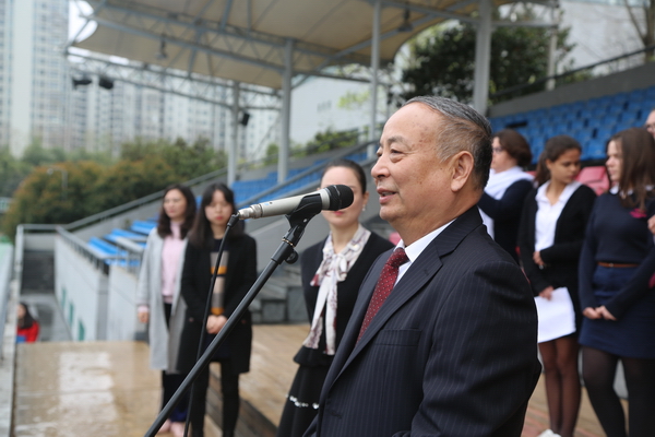 任继长校长热烈欢迎法国杉宾中学师生来访